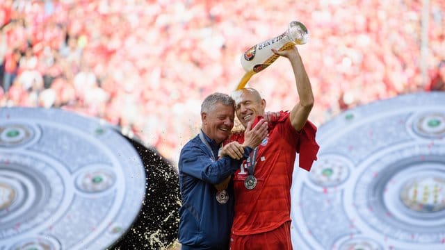 Co-Trainer Peter Hermann wird wie Arjen Robben den FC Bayern München verlassen. Co-Trainer Peter Hermann wird wie Arjen Robben den FC Bayern München verlassen.
