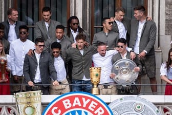 Stars vom FC Bayern München feiern am Marienplatz die deutsche Meisterschaft und den DFB Pokalsieg.