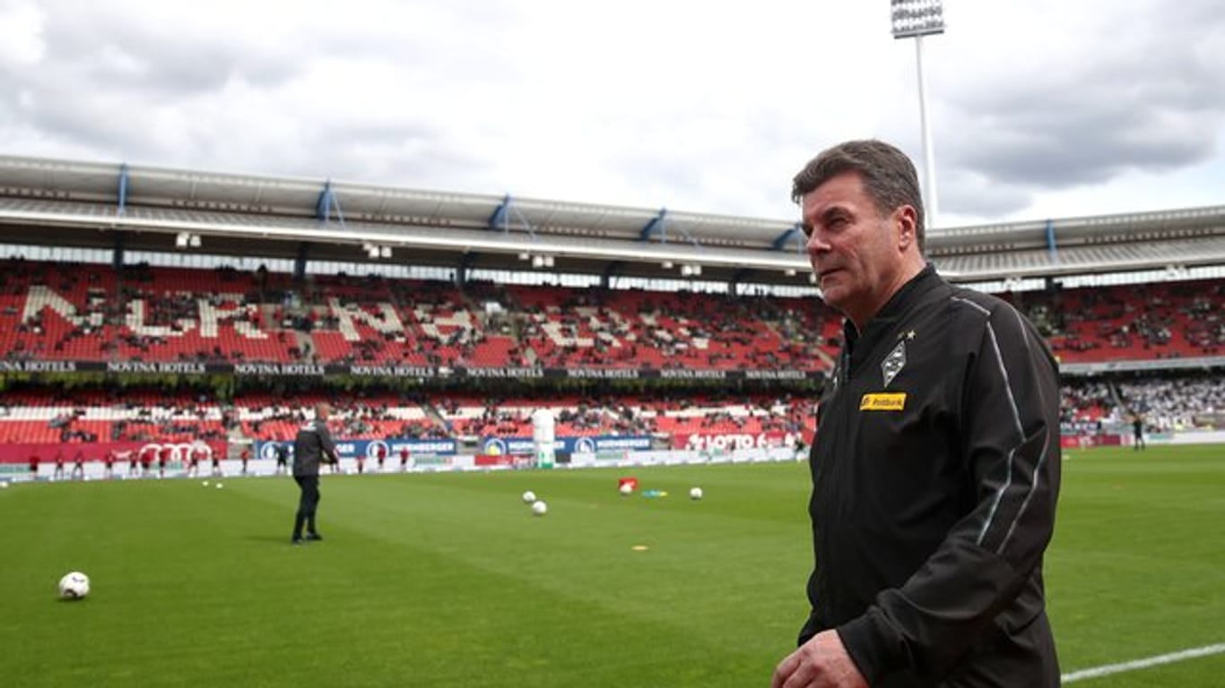 Trainer Dieter Hecking muss Borussia Mönchengladbach verlassen.