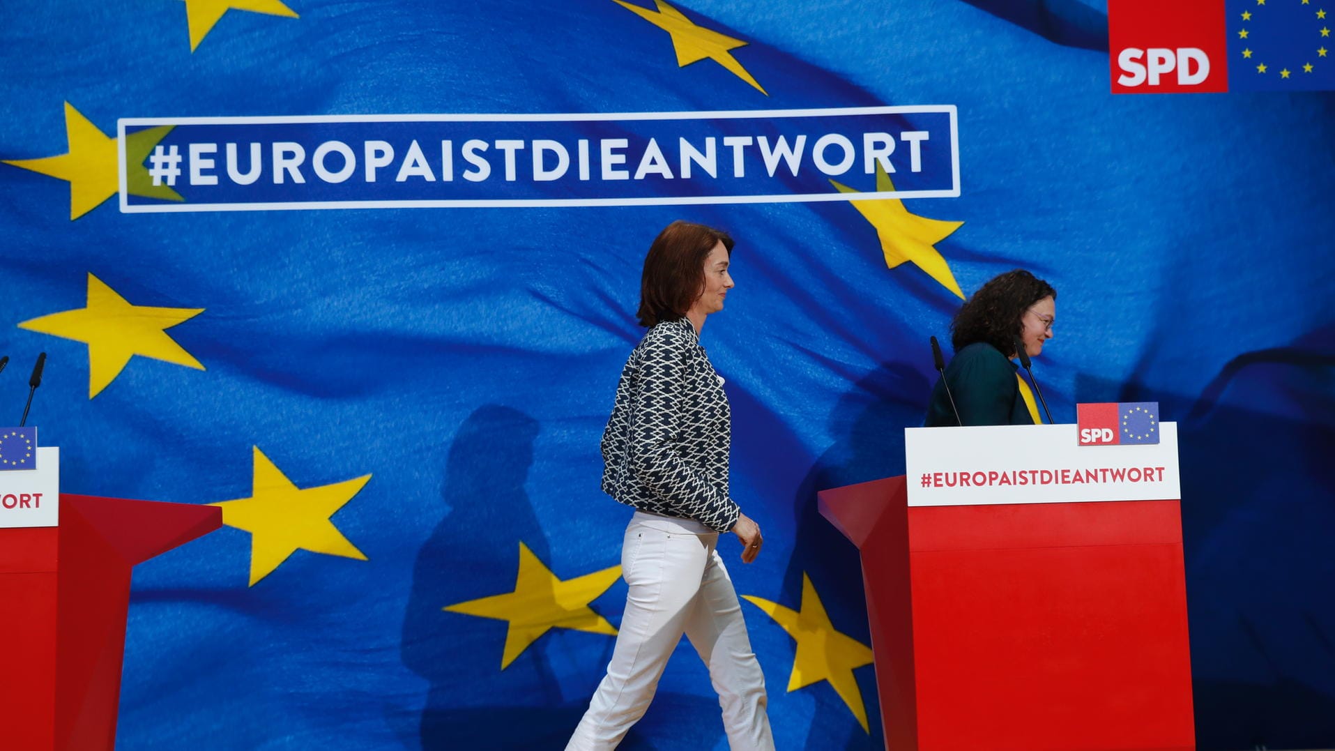 Katarina Barley und Andrea Nahles nach ihrer Rede im Willy-Brandt-Haus: Was tun?