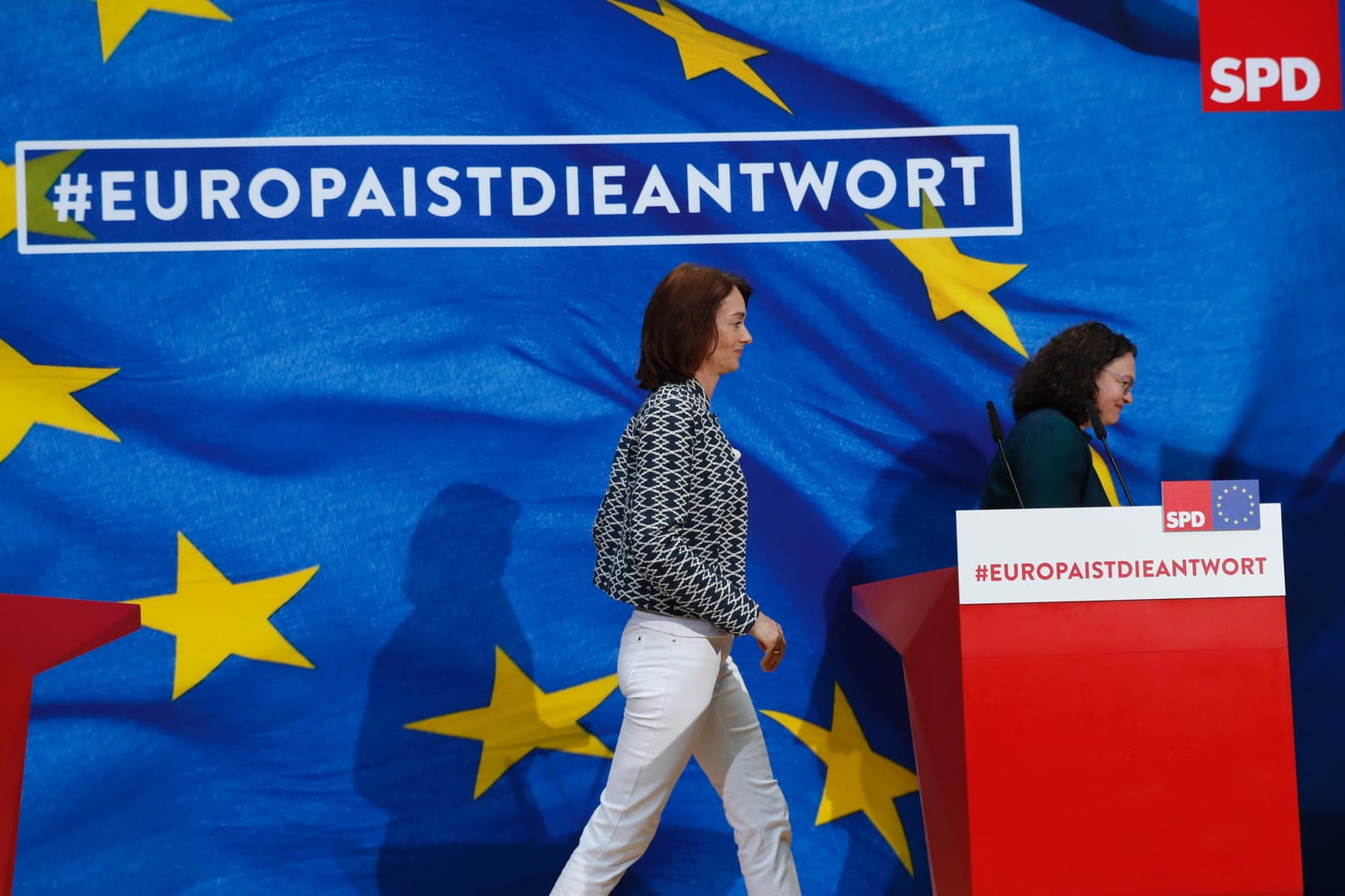 Katarina Barley und Andrea Nahles nach ihrer Rede im Willy-Brandt-Haus: Was tun?