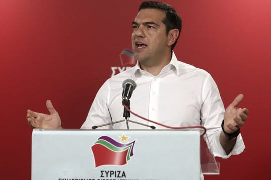 Der griechische Ministerpräsident Alexis Tsipras will vorgezogene Parlamentswahlen, weil seine linke Regierungspartei Syriza bei der Europawahl schlecht abgeschnitten hat.