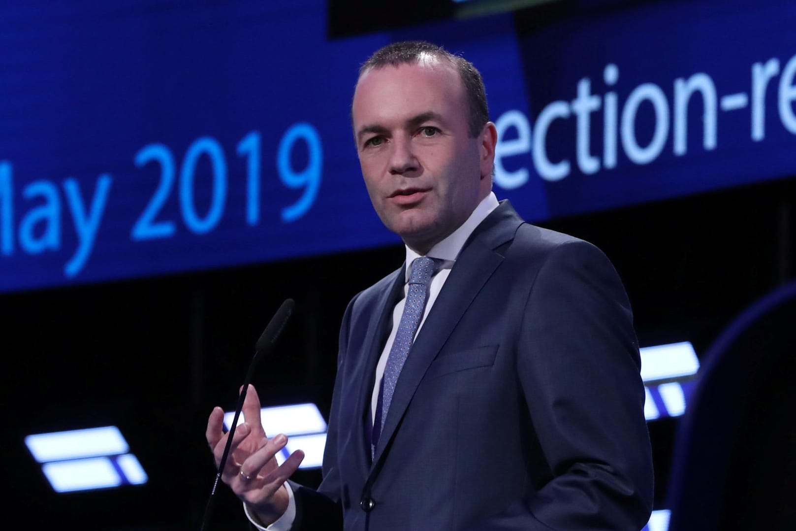 Spitzenkandidat Manfred Weber spricht in Brüssel: Die ersten amtlichen Endergebnisse aus Deutschland liegen vor.