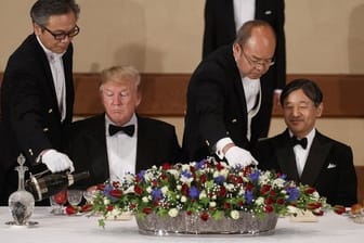Donald Trump und Kaiser Naruhito von Japan während des Staatsbanketts im Kaiserpalast.