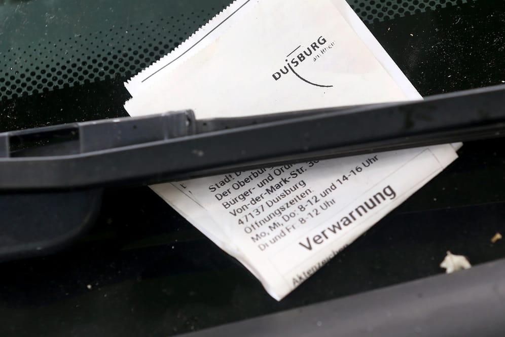 Ein Knöllchen für falsches Parken: Duisburgs Oberbürgermeister Sören Link beklagt Schwierigkeiten, ausländische Autohalter verbindlich festzustellen.