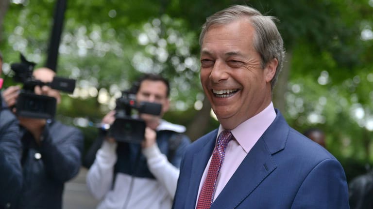 Nigel Farage, Vorsitzender der Brexit-Partei, ist sichtlich zufrieden: Seine Brexit-Partei wurde in Großbritannien stärkste Kraft bei der Europawahl.