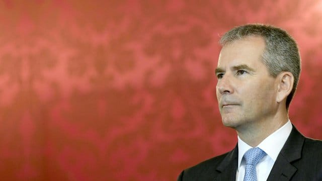 Bis zur Bildung einer Übergangsregierung übernimmt der Finanzminister und bisherige Vizekanzler Hartwig Löger. Bis zur Bildung einer Übergangsregierung übernimmt der Finanzminister und bisherige Vizekanzler Hartwig Löger.