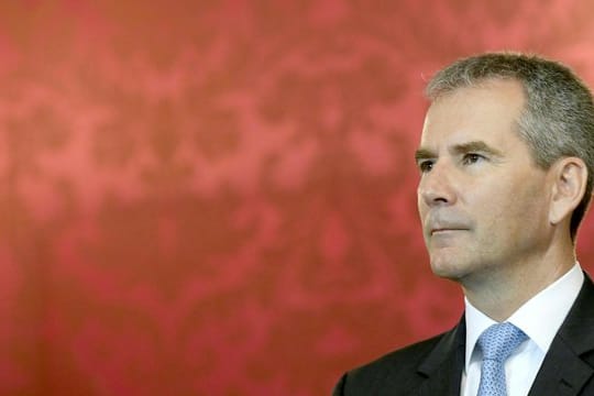 Bis zur Bildung einer Übergangsregierung übernimmt der Finanzminister und bisherige Vizekanzler Hartwig Löger.