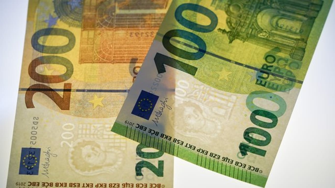Die neuen 100- und 200-Euro-Banknoten.