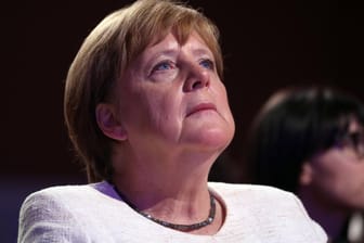 Bundeskanzlerin Angela Merkel (CDU): Die schlechten Ergebnisse für ihre Parteien seien "natürlich eine Aufforderung".