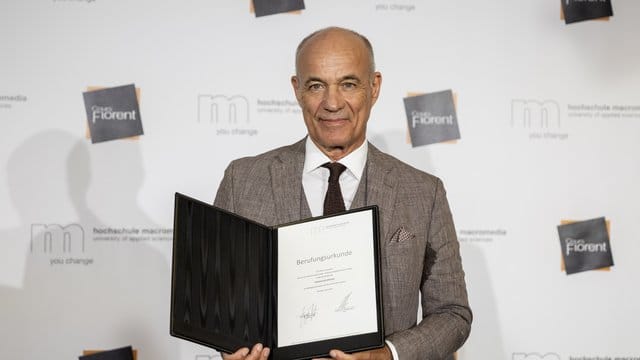 Heiner Lauterbach ist "Honorarprofessor" für Schauspiel, Film und Fernsehen an der Hochschule Macromedia. Heiner Lauterbach ist "Honorarprofessor" für Schauspiel, Film und Fernsehen an der Hochschule Macromedia.