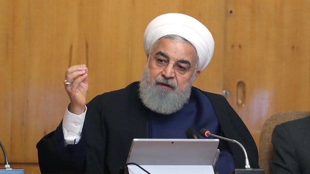 Irans Präsident Hassan Ruhani in der zweiten Maiwoche während einer Kabinettssitzung in Teheran. Irans Präsident Hassan Ruhani in der zweiten Maiwoche während einer Kabinettssitzung in Teheran.
