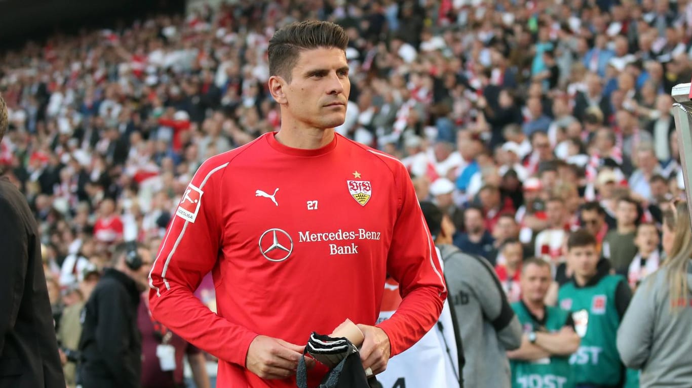 Mario Gomez: Der Ex-Nationalstürmer will dem VfB Stuttgart bei der Mission Wiederaufstieg helfen.