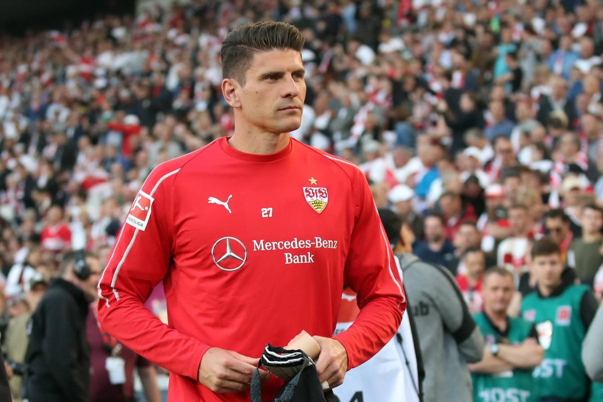 Mario Gomez: Der Ex-Nationalstürmer will dem VfB Stuttgart bei der Mission Wiederaufstieg helfen.
