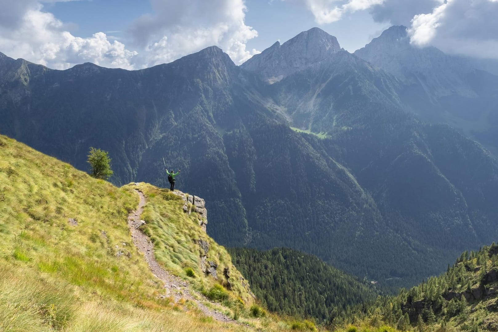 Blick über ein Tal in der Lombardei: In der norditalienischen Gemeinde Tromello wählten 56 Prozent der Bürger die rechtspopulistische Lega. (Symbolbild)