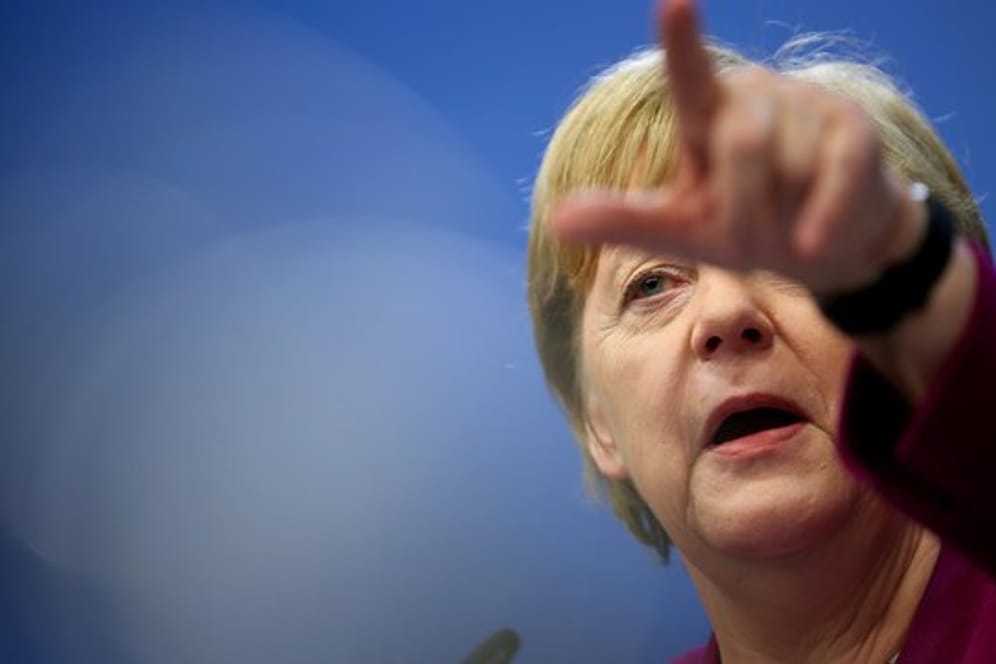 Bundeskanzlerin Merkel ist Medienberichten, wonach sie Zweifel an der Eignung von Kramp-Karrenbauer als mögliche Nachfolgerin im Kanzleramt habe, entgegengetreten.