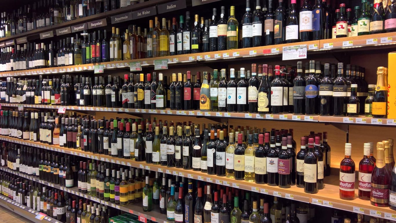 Alkohol im Supermarkt: Wo die Frau sich vor ihrer Trunkenheitsfahrt aufgehalten hat, konnte noch nicht abschließend geklärt werden. (Symbolbild)