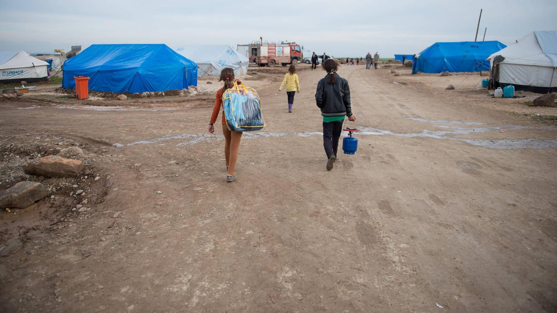 Flüchtlingscamp in Syrien (Symbolbild): Jesiden werfen Deutschland laut Medienbericht Untätigkeit in Bezug auf in Syrien inhaftierte deutsche IS-Anhänger vor und haben Strafanzeige gestellt.