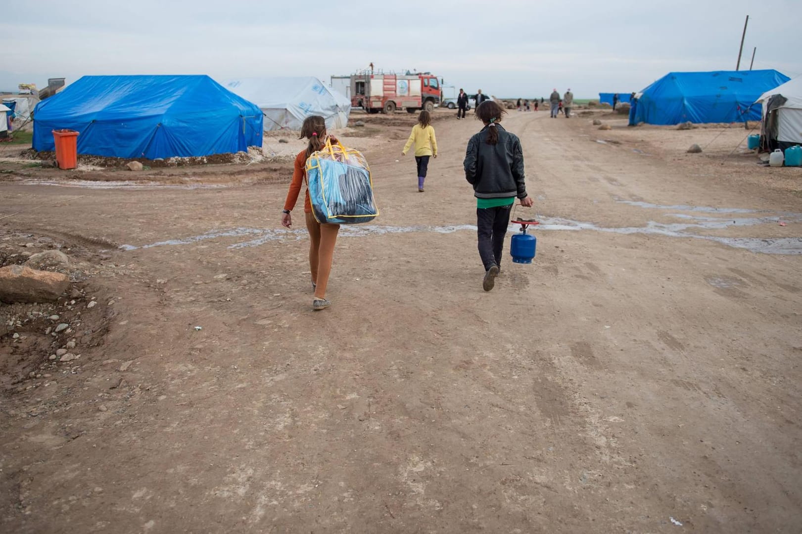 Flüchtlingscamp in Syrien (Symbolbild): Jesiden werfen Deutschland laut Medienbericht Untätigkeit in Bezug auf in Syrien inhaftierte deutsche IS-Anhänger vor und haben Strafanzeige gestellt.