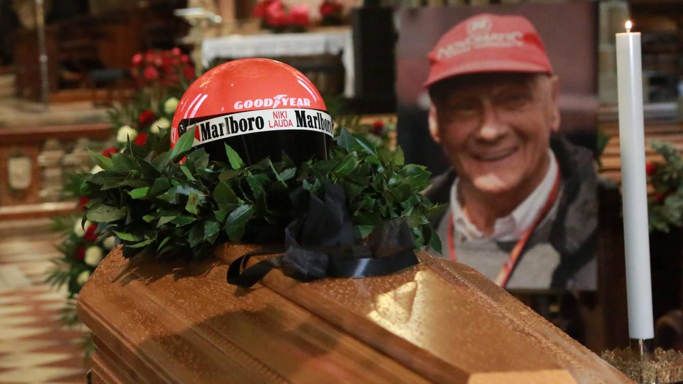 Zur Trauerfeier: Der Sarg von Niki Lauda ist im Stephansdom in Wien aufgebahrt.