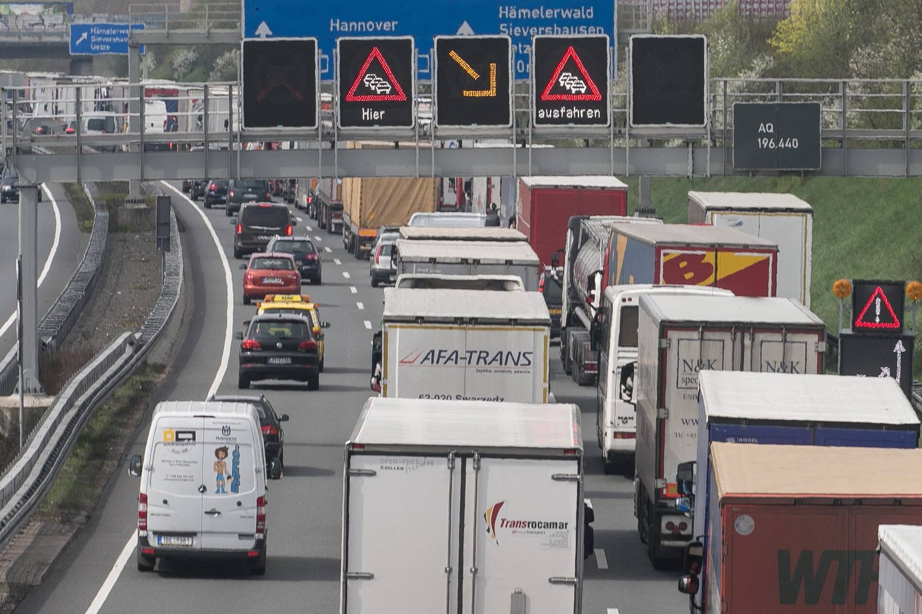 Stau auf der A2: Nach einem Unfall wurde die Autobahn Richtung Hannover voll gesperrt. (Archivbild)