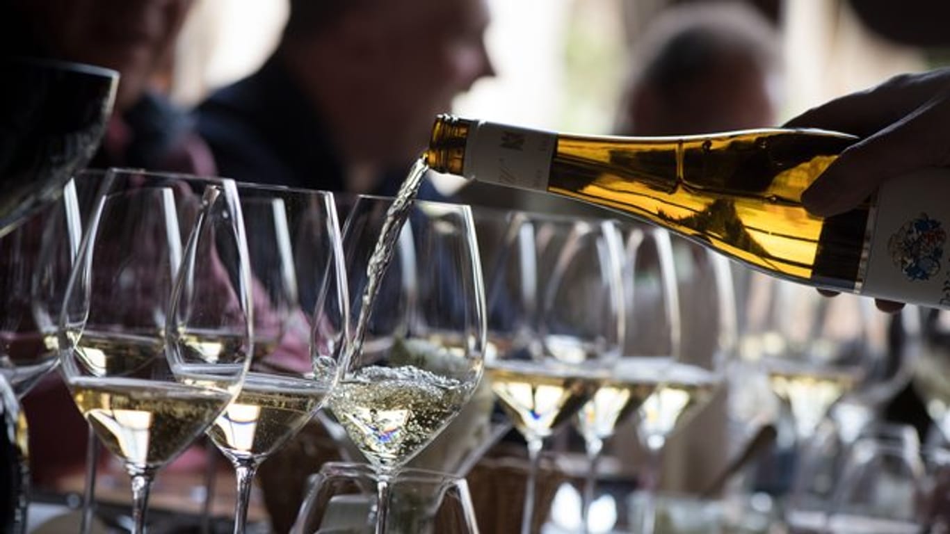 Sommeliers und Sektmacher sind sich einig: In Weingläsern entfaltet sich das Aroma des Sektes optimal.