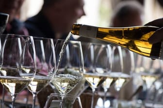 Sommeliers und Sektmacher sind sich einig: In Weingläsern entfaltet sich das Aroma des Sektes optimal.