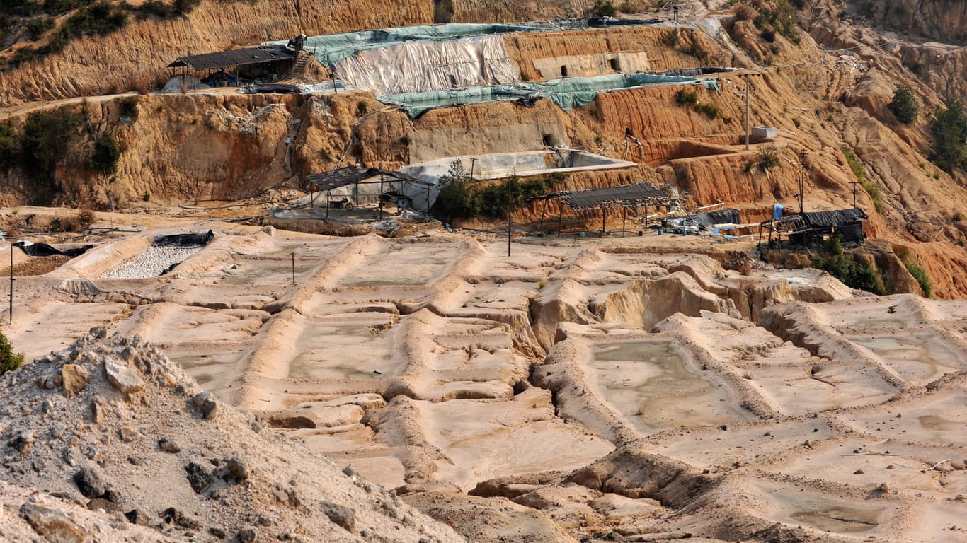 Tagebau im chinesischen Ganxian: Bis zu 90 Prozent der Weltproduktion von Seltenen Erden entfällt auf China.