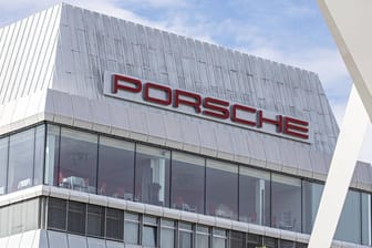 Porschezentrale in Stuttgart: Die Staatsanwaltschaft ermittelt zurzeit gegen die Porsche AG wegen des Verdachts auf Steuerhinterziehung.