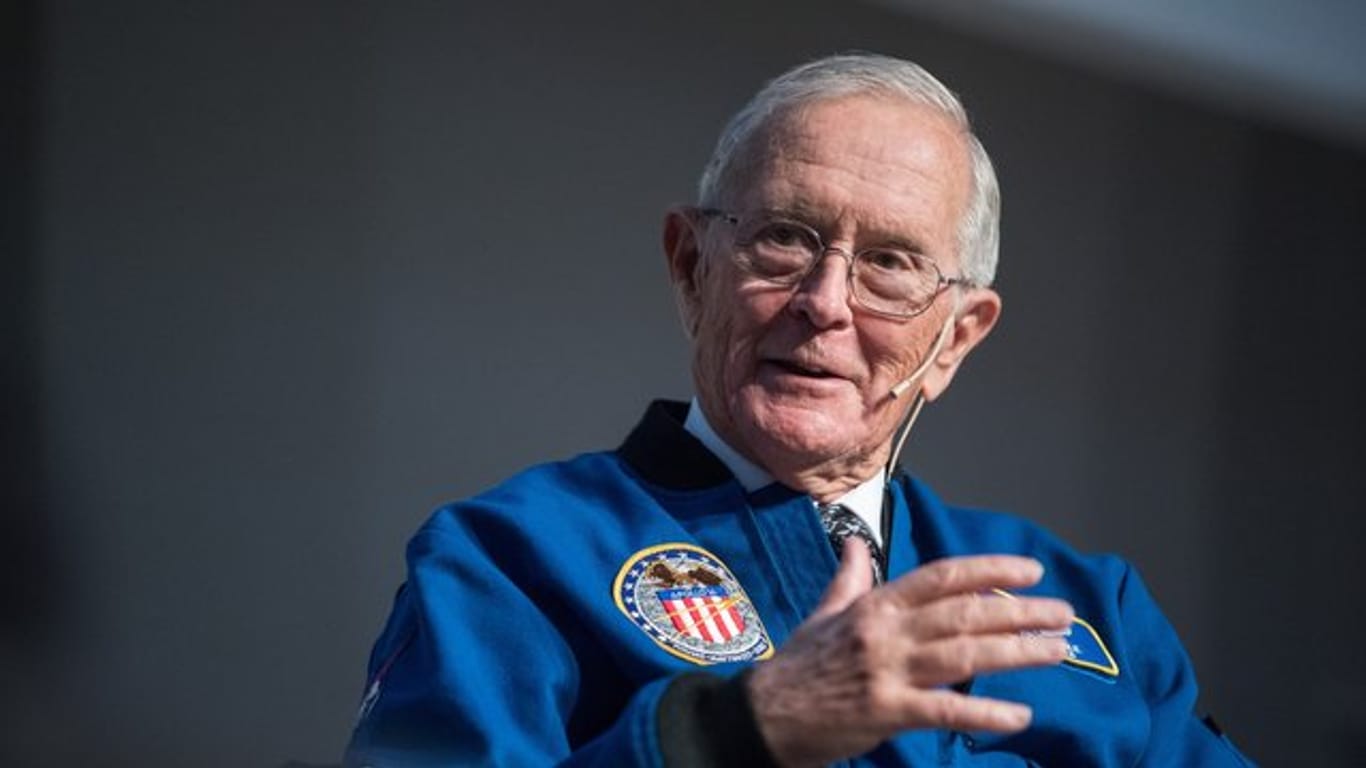 Der ehemalige NASA- und Apollo-16-Astronaut Charles Duke erinnert sich gut an 1969.