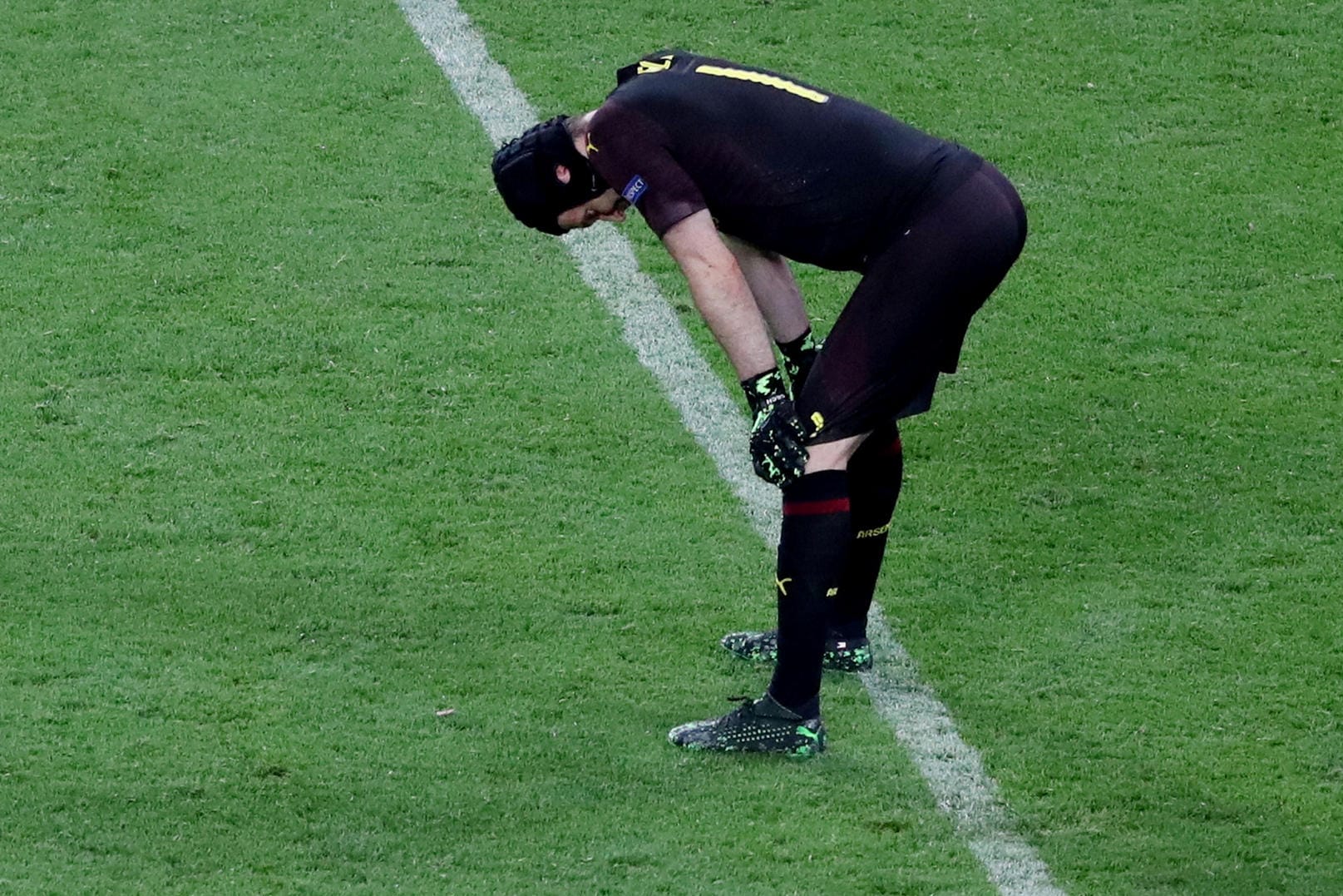 Blick auf den Boden: Torwart Petr Cech hat in Baku sein letztes Profispiel bestritten.