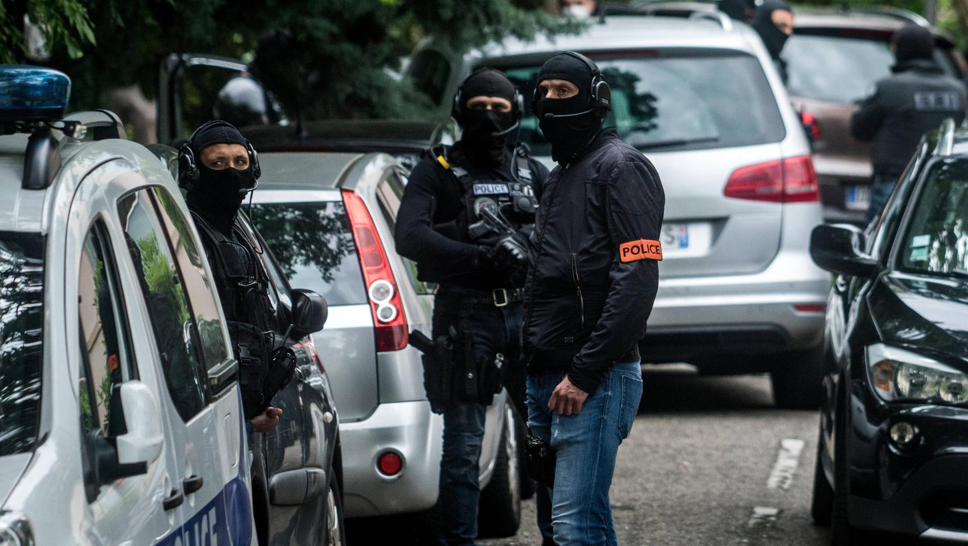 Polizeiliche Untersuchungen in der Innenstadt von Lyon (Archivbild): Der Hauptverdächtige des Anschlags hat ein Geständnis abgelegt.