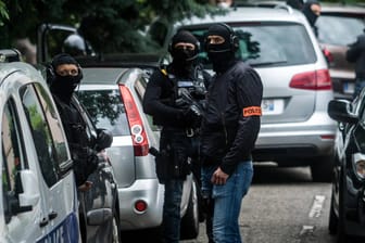 Polizeiliche Untersuchungen in der Innenstadt von Lyon (Archivbild): Der Hauptverdächtige des Anschlags hat ein Geständnis abgelegt.