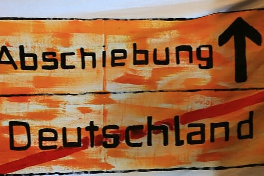 Mit dem Gesetzentwurf will Horst Seehofer die Ausreisepflicht von abgelehnten Asylbewerbern konsequenter durchsetzen.