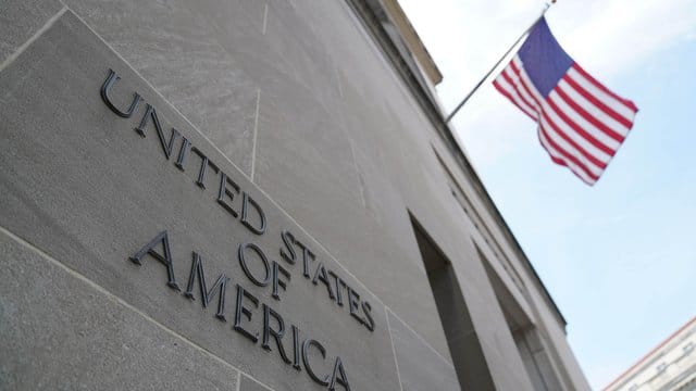 Mueller hatte sich erstmals nach etwa zwei Jahren öffentlich zu den Russland-Ermittlungen geäußert und Trump ausdrücklich nicht vom Vorwurf der Justizbehinderung freigesprochen.