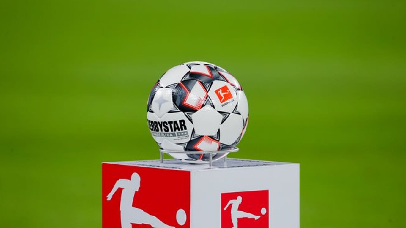 Die Fußball-Bundesliga ist im Umsatz-Ranking der europäischen Top-Ligen auf Platz zwei vorgerückt.