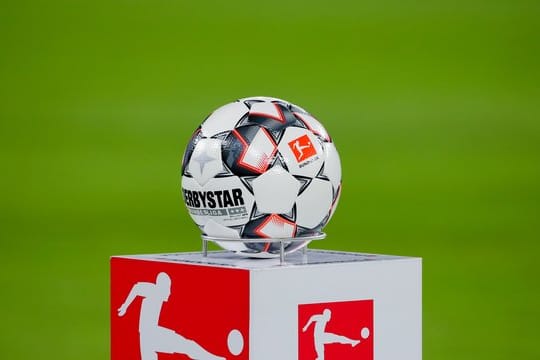 Die Fußball-Bundesliga ist im Umsatz-Ranking der europäischen Top-Ligen auf Platz zwei vorgerückt.