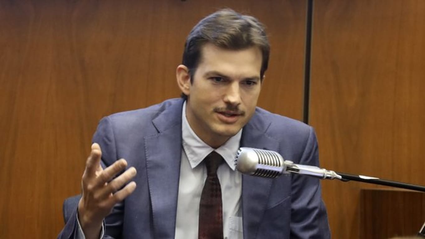 Der amerikanische Schauspieler Ashton Kutcher sagt im Mordprozess gegen den mutmaßlichen Serienmörder Michael Gargiulo aus.