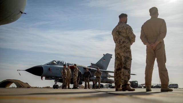 Vom Luftwaffenstützpunkt Al-Asrak in Jordanien starten Tornado-Aufklärungsflugzeuge im Rahmen der Mission "Counter Daesh" in Richtung Syrien.