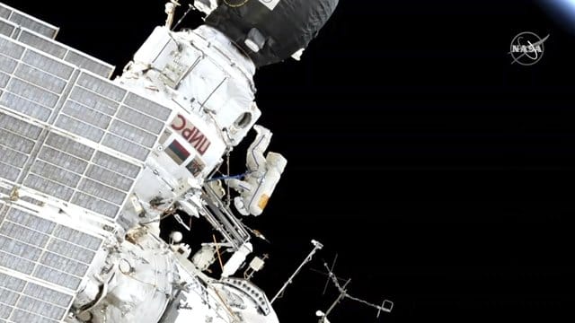 Ein Videostandbild zeigt Kommandeur Oleg Kononenko aus Russland bei dem Außeneinsatz. Ein Videostandbild zeigt Kommandeur Oleg Kononenko aus Russland bei dem Außeneinsatz.