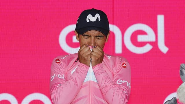 Richard Carapaz will sein Rosa Trikot unbedingt behalten.