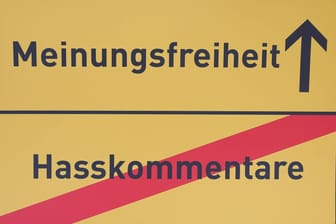 Hasskommentare (Symbolbild): In Baden-Württemberg sind 47 Täter nach Beleidigungen gegen die Polizei im Internet verurteilt worden.