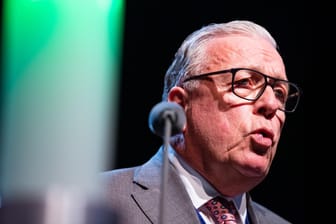 Klaus Reinhardt: Der neue Präsident der Bundesärztekammer lag in allen drei Wahlgängen knapp vorne.
