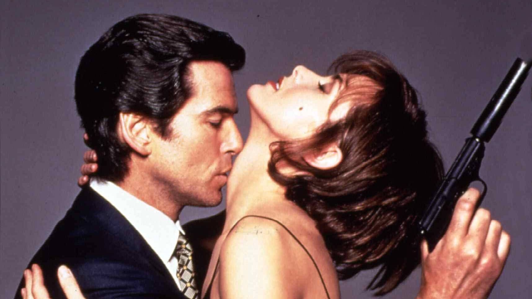 In "Goldeneye": Pierce Brosnan und Izabella Scorupco.