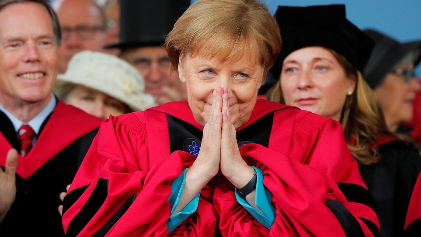 Ehrendoktorwürde für Angela Merkel: Sie habe ihren Willen gezeigt, für das einzustehen, was sie für richtig halte – auch wenn dies unpopulär sei.