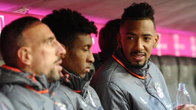 Jerome Boateng (r) kann sich trotz seiner Reservistenrolle einen Verbleib in München vorstellen. Jerome Boateng (r) kann sich trotz seiner Reservistenrolle einen Verbleib in München vorstellen.