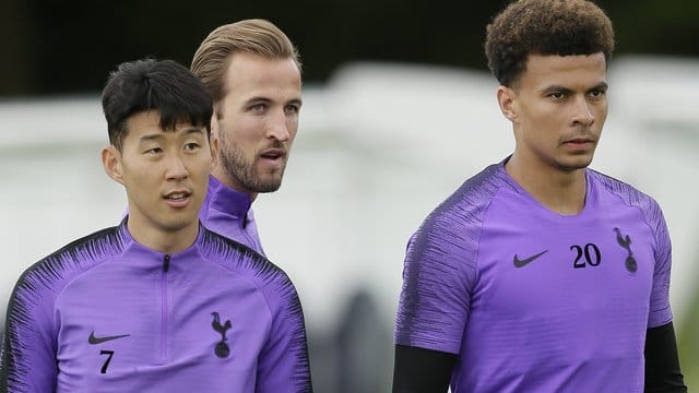Heung-min Son (l) ist aus Leverkusen zu den Tottenham Hotspur gewechselt. Heung-min Son (l) ist aus Leverkusen zu den Tottenham Hotspur gewechselt.