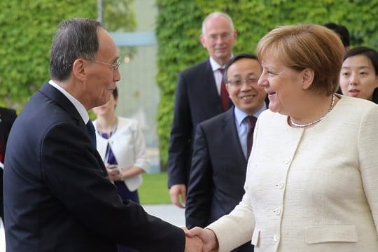 Bundeskanzlerin Angela Merkel empfängt im Bundeskanzleramt Wang Qishan, Vizepräsident von China, zu einem Gespräch.