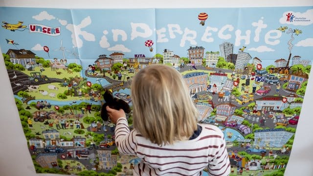 Plakat des Deutschen Kinderhilfswerks mit der Aufschrift "Kinderrechte".