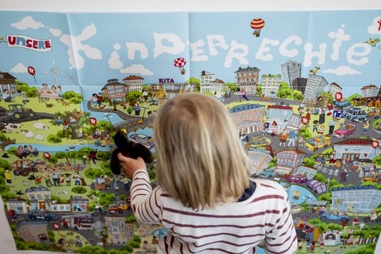 Plakat des Deutschen Kinderhilfswerks mit der Aufschrift "Kinderrechte".